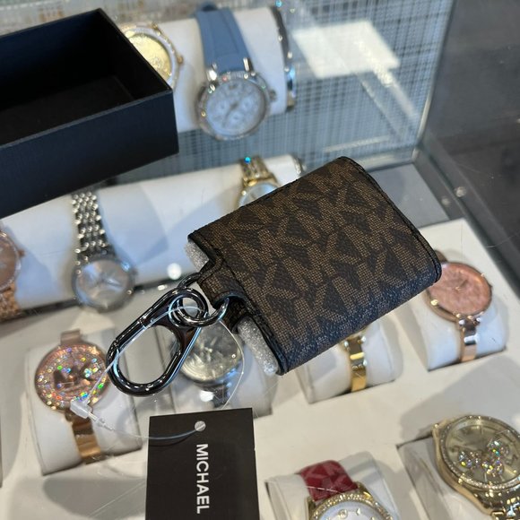 Michael Kors AirPods Pro Clip Case 36H0LHRL1B - Picture 4 of 6